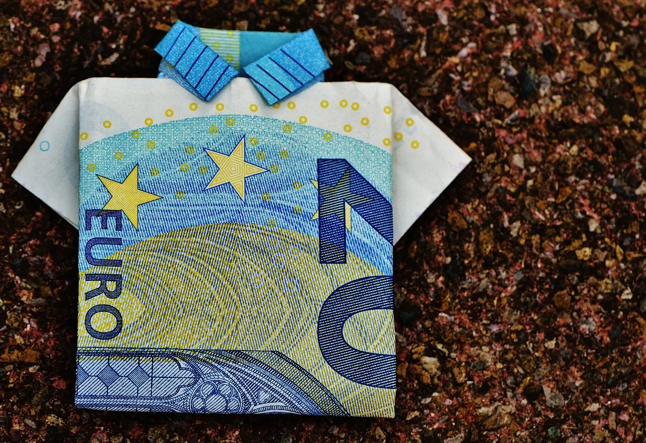 Hvad er de bedste digitale kilder, der kan give dig indblik i kunsten at pakke pengegaver ind?